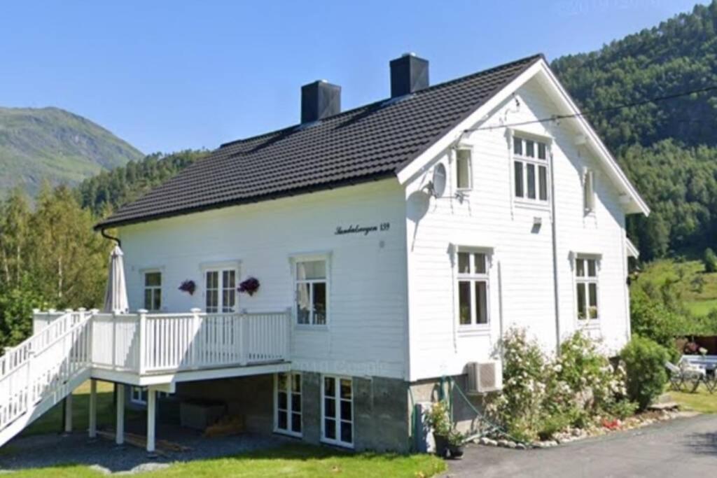 Villa Bakken, Feriebolig à Volda Extérieur photo