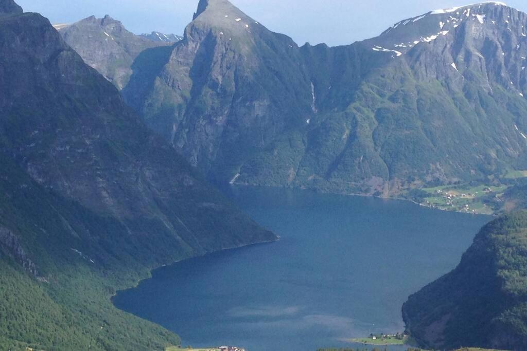 Villa Bakken, Feriebolig à Volda Extérieur photo