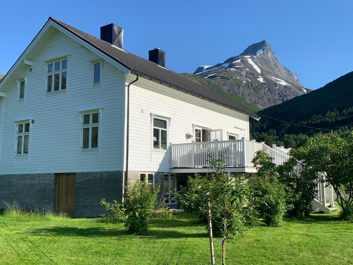 Villa Bakken, Feriebolig à Volda Extérieur photo